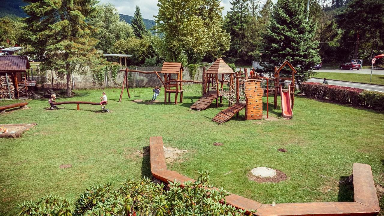 Hotel Horal Rožnov pod Radhoštěm Eksteriør billede